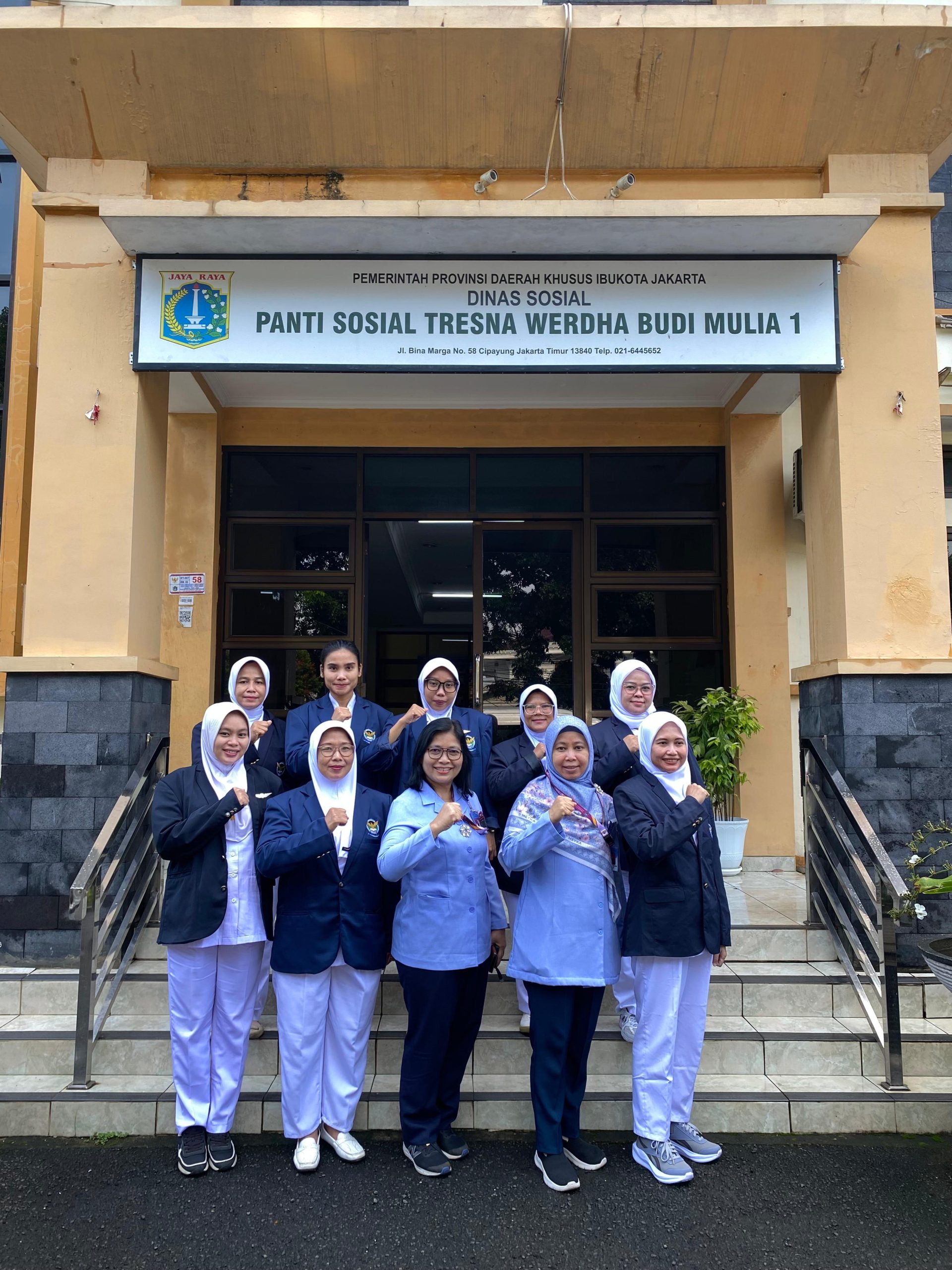 Foto bersama mahasiswa Ners